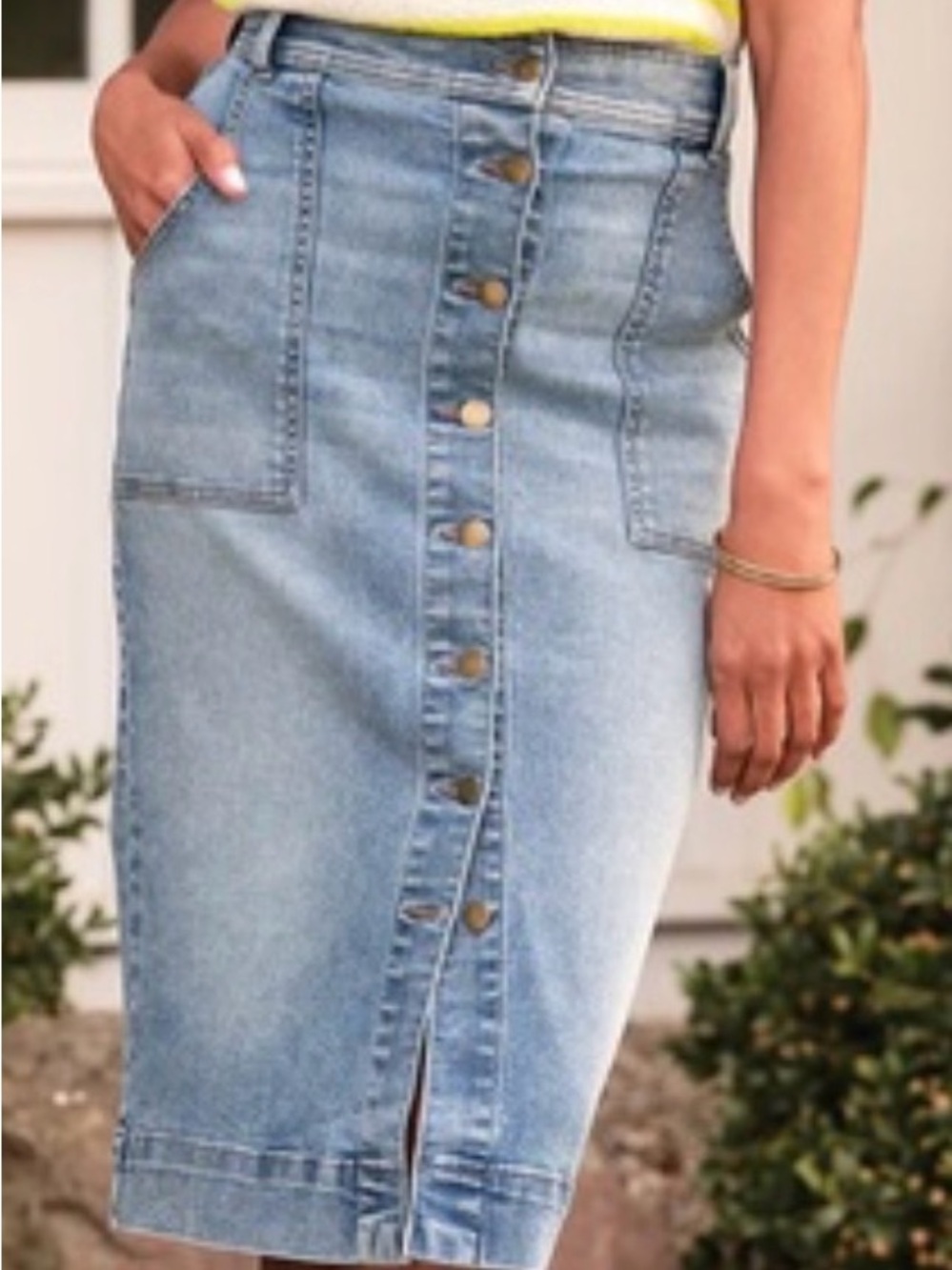 Evereve Classic Light Blue Denim Button-Front Pencil Skirt